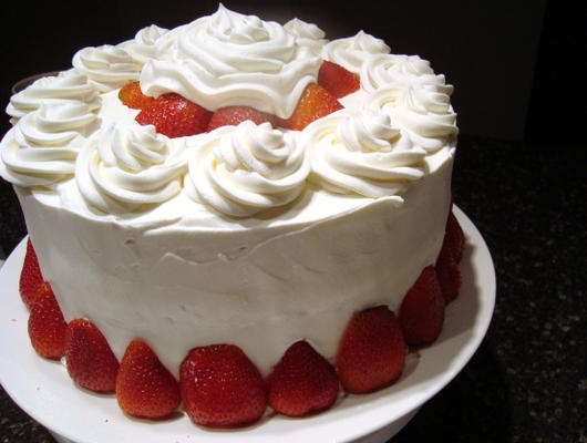 drie lagen witte fluwelen cake (met optionele witte glazuur)