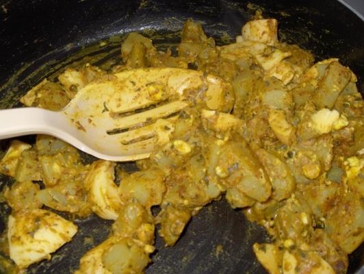 aardappel en hardgekookte eiercurry