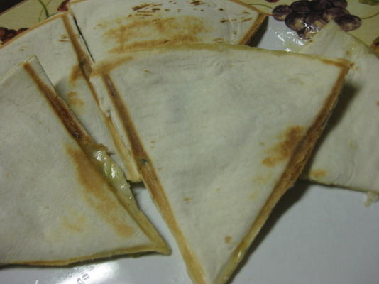 peren, brie en jalapeno quesadilla-voorgerechten