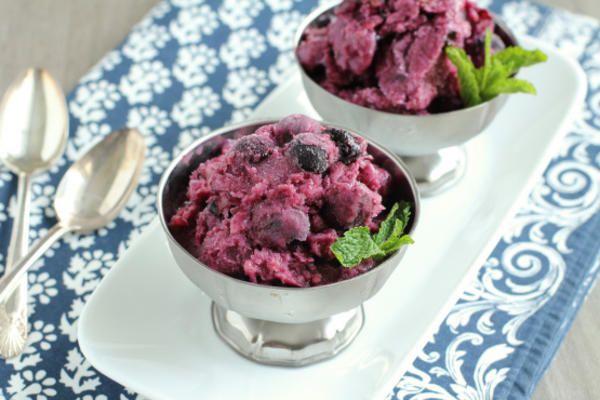 vetarm, besblauw bevroren dessert