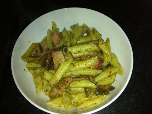 spek en champignon penne met zongedroogde tomatenpesto