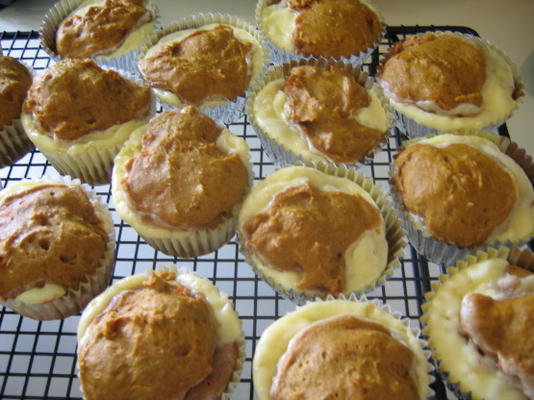 roomkaas gevulde wortelmuffins