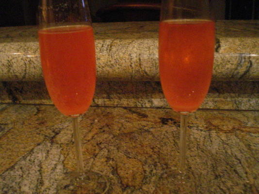 framboise champagne cocktail