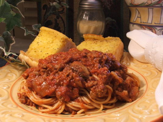 stevige huisgemaakte Italiaanse spaghettisaus