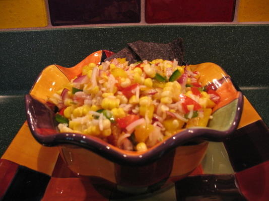 maïs en veggie salade met pittige limoendressing