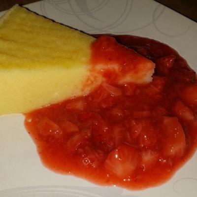 brie-cheesecake met frambozensaus