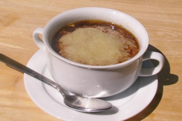 Franse uiensoep (soupe a l'oignon)
