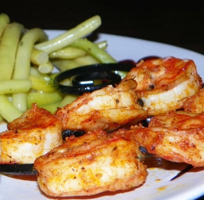 geroosterde cajun kruidige gegrilde garnalen