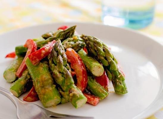 asperges met amandel-botersaus