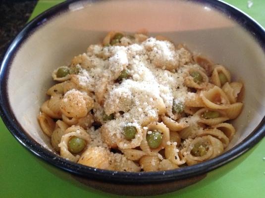 schelpen en erwten (pastasaus van de arme man)