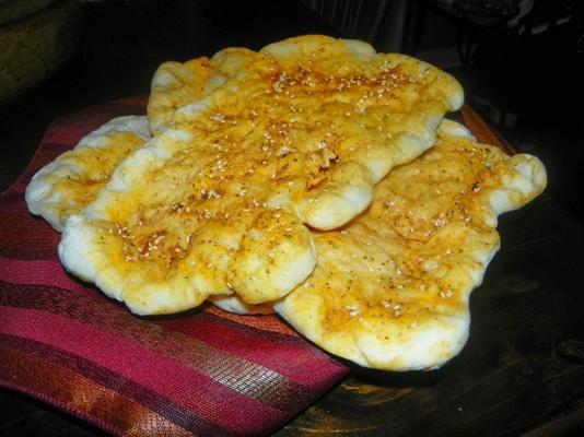 flatbread met een toplaag van za'atar, citroen en olie