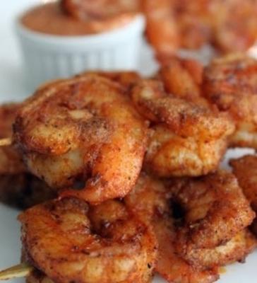 pittige louisiana cajun-garnaal met chipotle-mayonaise