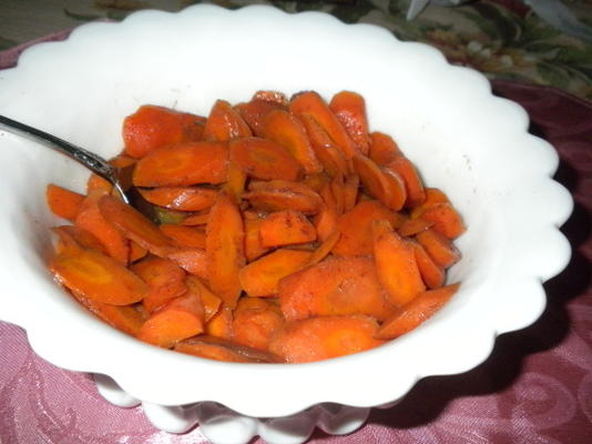 pot geglazuurde wortelen