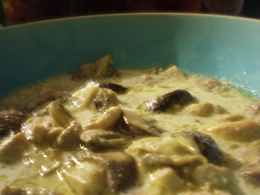 cassolette d'escargots au chablis (slakken in chablis en mushr