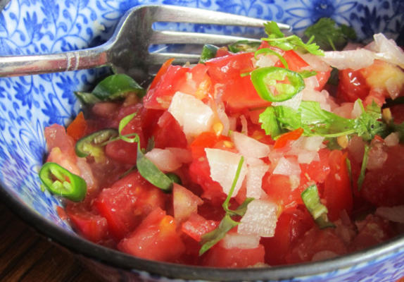 cachumbar (tomaat, ui en gember salade)