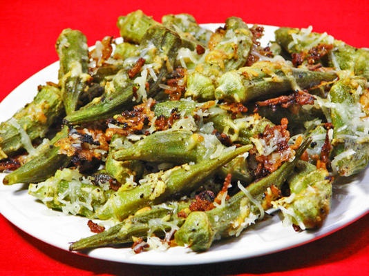 in de oven geroosterde, okra met parmesan-citroen