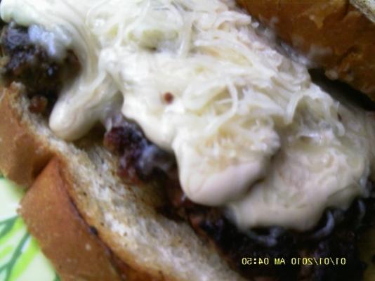asiago portabella champignon burger