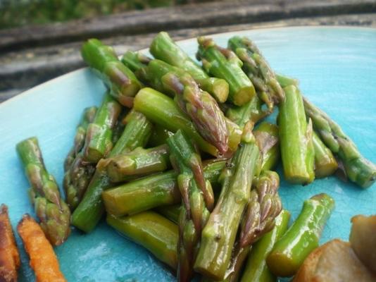 aspergesalade met vinaigrette van maanzaadpapaizaad