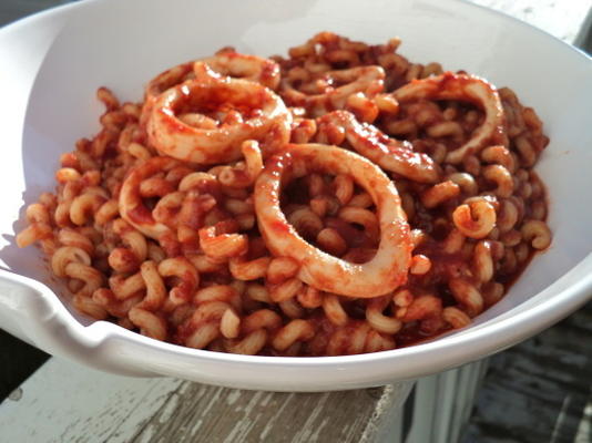 magere calamares in tomatensaus