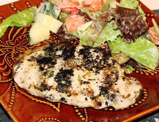 gegrilde varkenskarbonades met lavendelbloemen