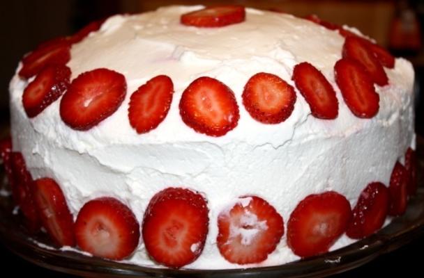 makkelijk dromerige aardbeiencreme cake