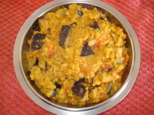 Indiase dhal met tomaat en aubergine