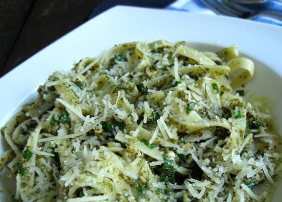 knoflook bieslook pesto