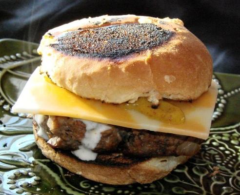 hamburgers met een laag vetgehalte van rundvlees en champignons