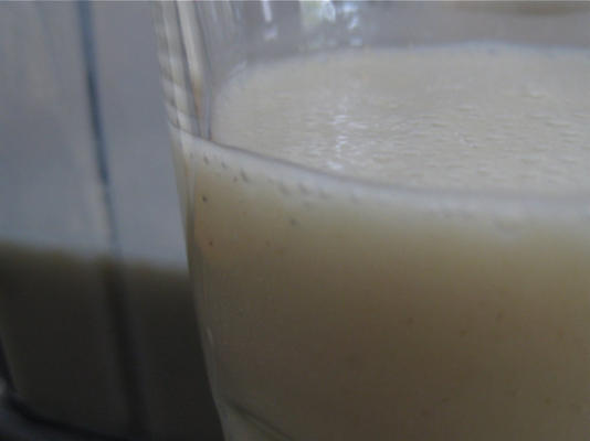 veganistische bruine rijst bananen smoothie