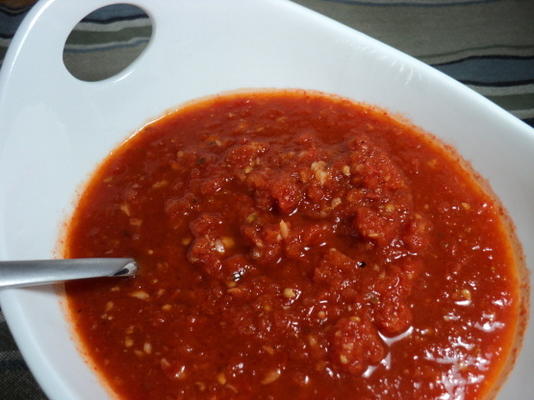 gegrilde tomatensaus met knoflook