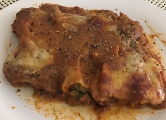 Italiaanse stijl varkensvlees en spinazie cannelloni