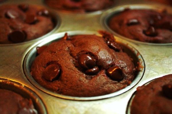 veganistische aardbeienmuffins met dubbele chocolade