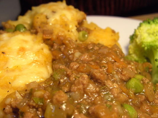 Verlichtte cottage pie met gouden puree voor 2