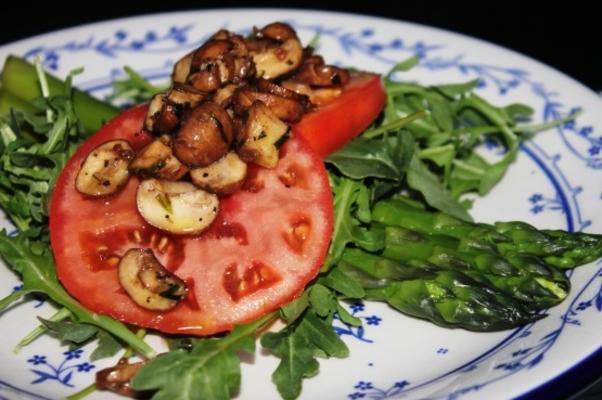 salade van warm witte asperges (spargel), baby rucola en beefst