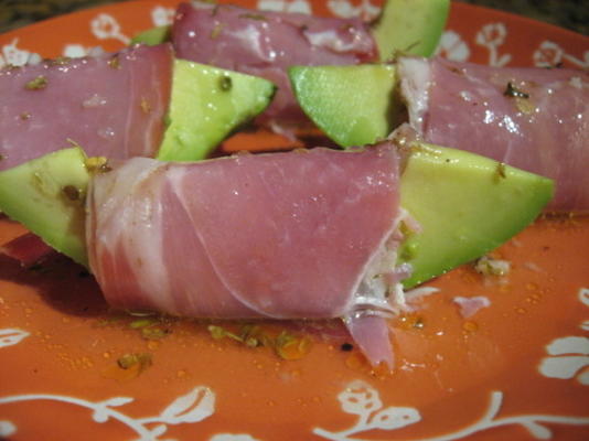 avocado met prosciutto