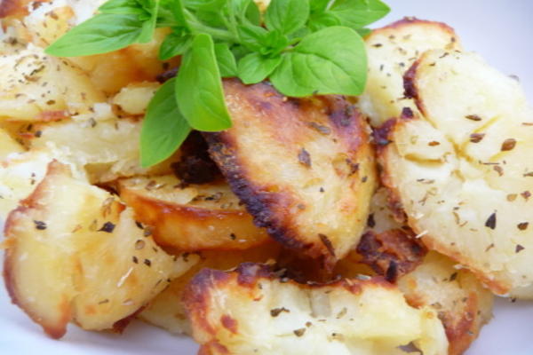patates fourno riganates (gebakken aardappelen met oregano)