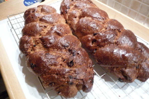 Finse zoete kardemom rozijnenbrood (pulla)