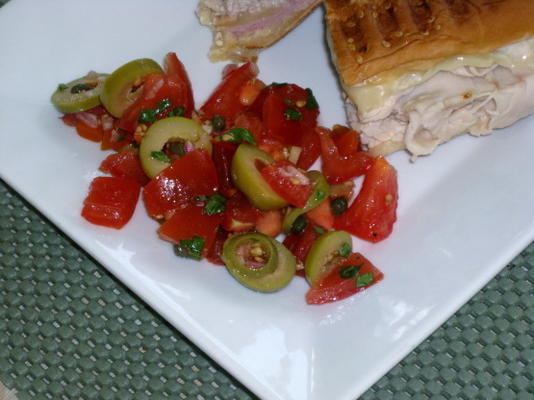 sarasota's verse tomaat en olijven saus