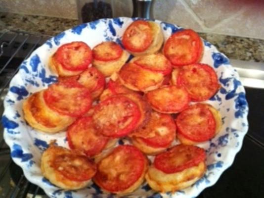 paula deen's kaasachtige tomatentaartjes