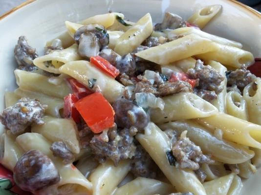 worst en mostaccioli met rijke roomsaus