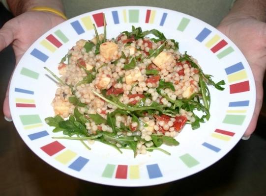 Israëlische couscous, tomaat en mozarella salade