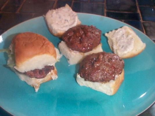 mini-cajunburgers met makkelijke randeacute; moulade