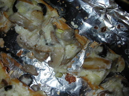 olijf-ui kaasbrood