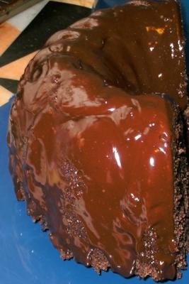 pittige chocoladetaart met chocolade glazuur