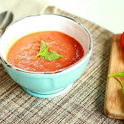 stevige warme of koude geroosterde tomatensoep