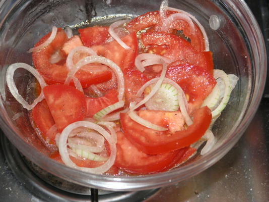 Kroatische eenvoudige tomatensalade