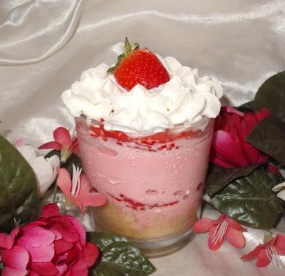 aardbei shortcake ijscoupes voor twee