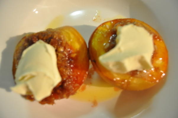 geroosterde macadamia gevulde perziken met mascarpone