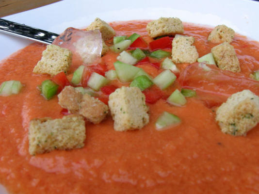 ijskoude gazpacho met zelfgemaakte knoflookcroutons