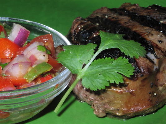 steaks met knapperige salsa